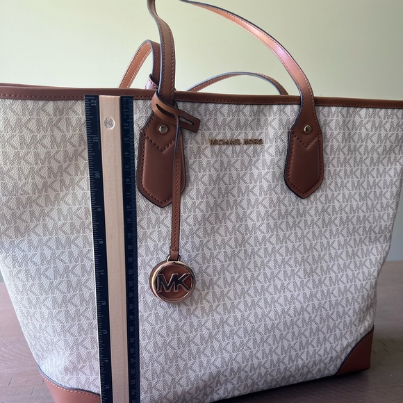 Unused Michael Kors Tote - Picture 4 of 5